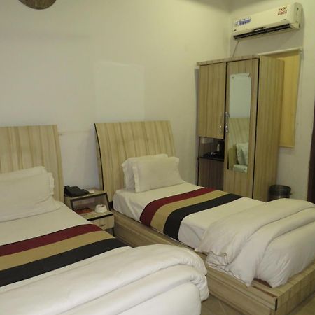 Oyo 1358 Hotel Crossroad Lucknow Exterior foto