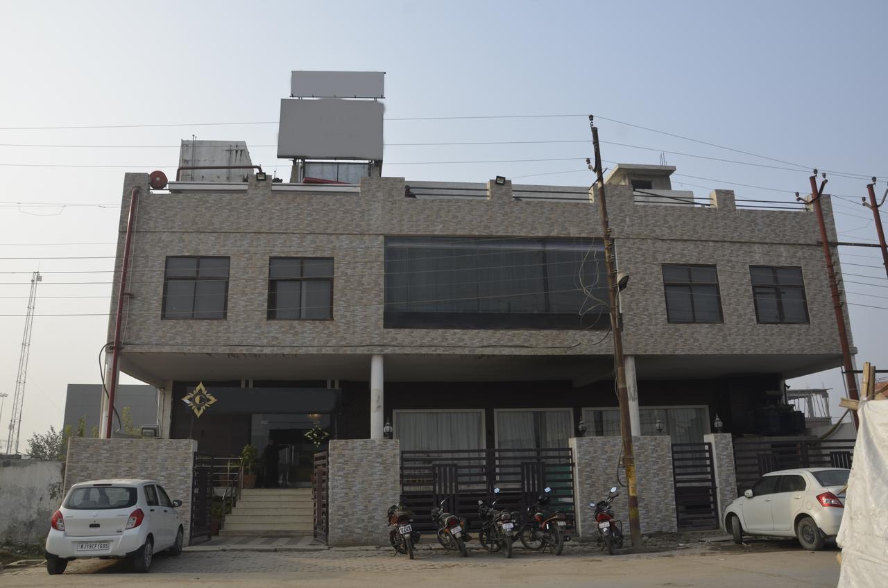 Oyo 1358 Hotel Crossroad Lucknow Exterior foto