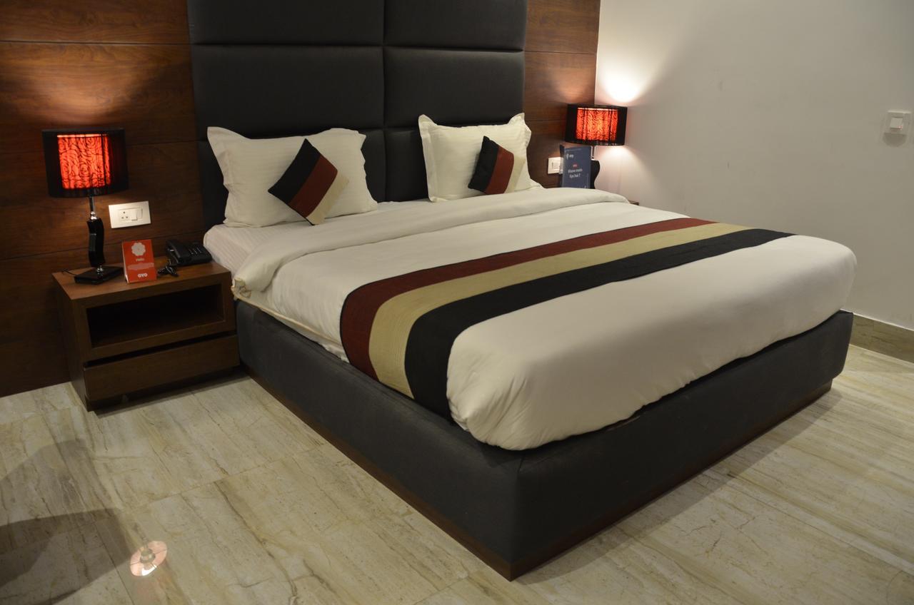 Oyo 1358 Hotel Crossroad Lucknow Exterior foto
