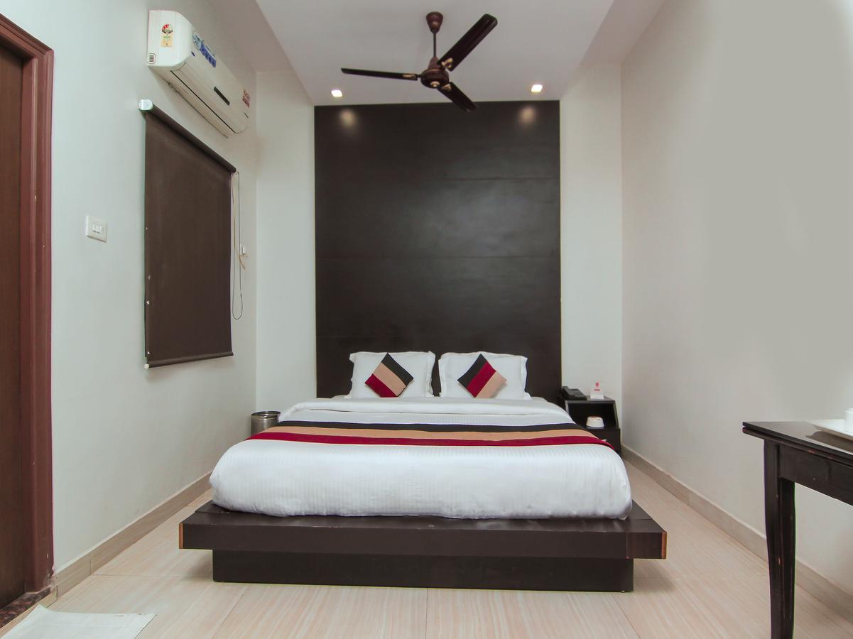 Oyo 1358 Hotel Crossroad Lucknow Exterior foto